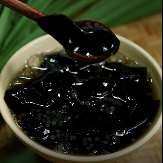 Grass Jelly with Chia Seed